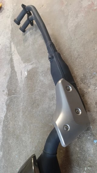 Tubo de escape TMAX