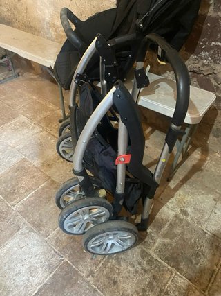 Carro de bebé negro