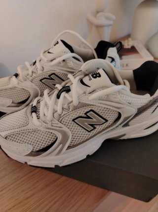 New Balance 530 Talla 42 Plata/Blanco