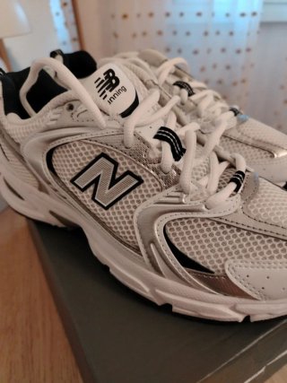 New Balance 530 Talla 42 Plata/Blanco
