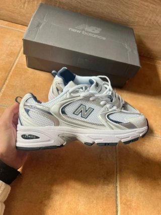 New Balance 530 Talla 39.5 Plata/Blanco