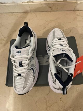 New Balance 530 Talla 45 Plata/Blanco