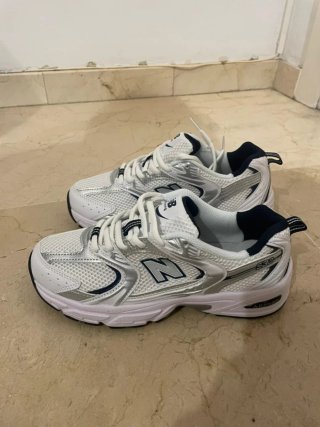 New Balance 530 Talla 45 Plata/Blanco
