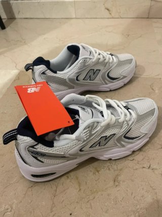 New Balance 530 Talla 45 Plata/Blanco