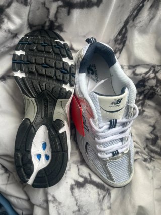 New Balance 530 Talla 40 Plata y Blanco