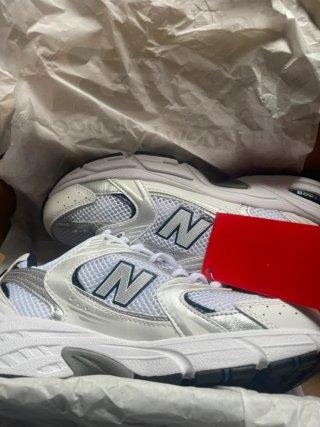 New Balance 530 Talla 40 Plata y Blanco