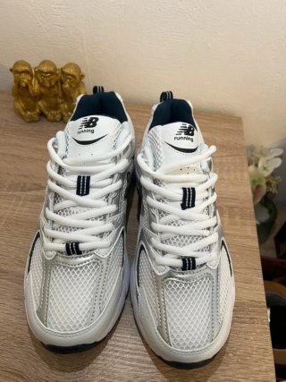 New Balance 530 Talla 38.5 Plata/Blanco