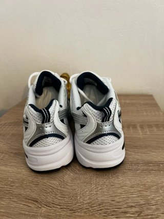 New Balance 530 Talla 38.5 Plata/Blanco