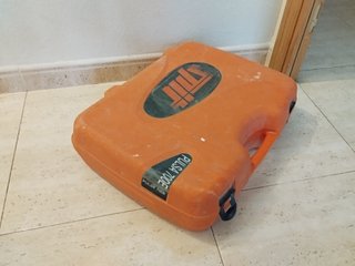 Clavadora Split Pulsa 700E con maletín