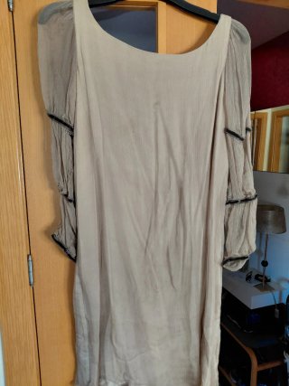 Vestido Tba Beige, de gasa.
