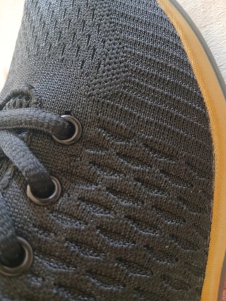 Scarpe da ginnastica nere e oro taglia 42