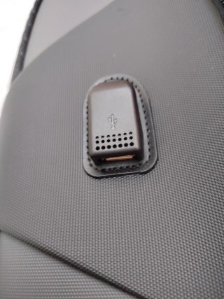 Mochila antirrobo rígida gris para portátil
