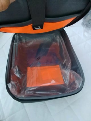 Mochila antirrobo rígida gris para portátil