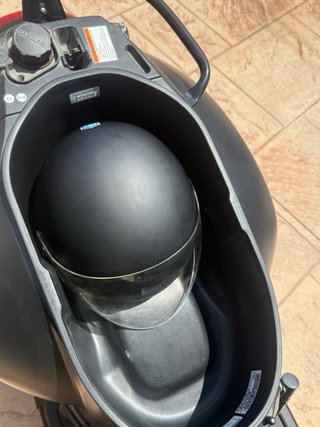Vespa GTS 125 Negra y Naranja