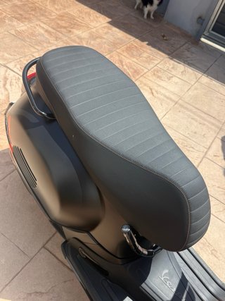 Vespa GTS 125 Negra y Naranja
