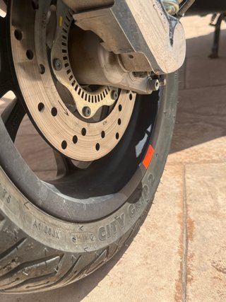 Vespa GTS 125 Negra y Naranja