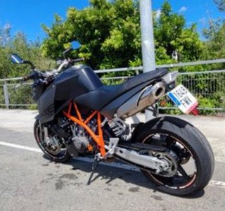 KTM 990 Super Duke Negra/Naranja