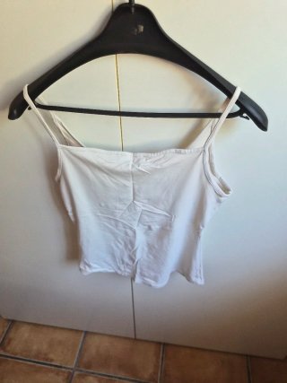 2 Camisetas tirantes beige y manga corta