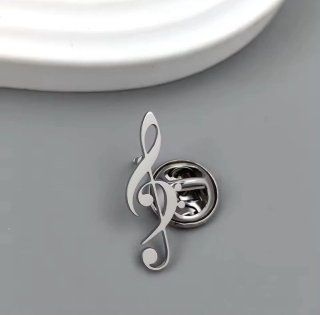 Pin clave sol plateado