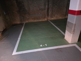 Plaza garaje para coche pequeño. C/Sant Salvador