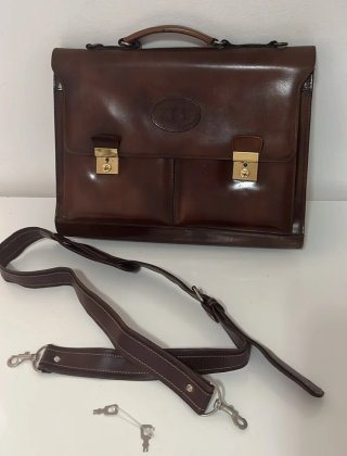 Maletín vintage piel marrón con llaves