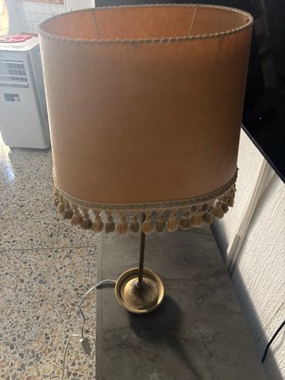Lámpara de mesa vintage con flecos