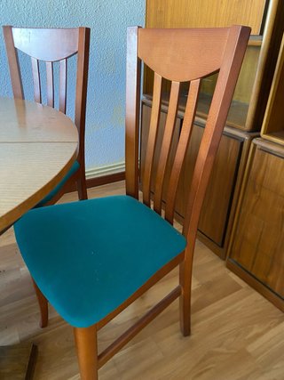 Mesa redonda y 4 sillas madera