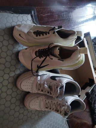 2 Pares Zapatillas Nike Blancas y Negras