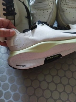 2 Pares Zapatillas Nike Blancas y Negras
