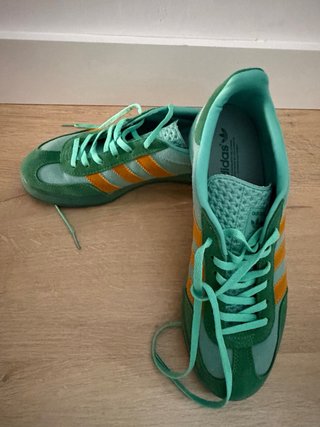 Zapatillas Adidas Gazelle verdes y naranja