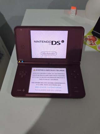 Nintendo DSi XL Edición Granate