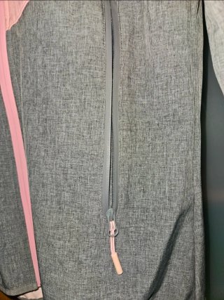 Chaqueta deportiva mujer gris y rosa