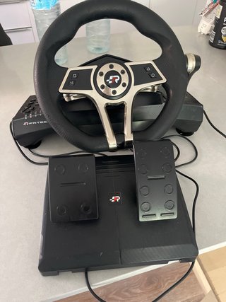 Volante y pedales Fanatec para pley