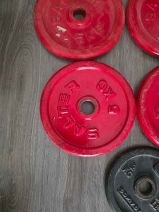 Banco de abdominales y pesas