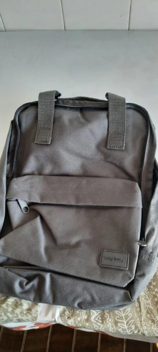 Mochila pequeña gris