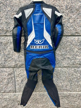 Traje de moto Berik piel azul y negro