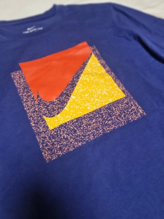 Camiseta Nike, Retro, Logo Gráfico en Grande, 90s