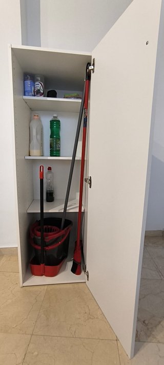 Armario Escobero multiusos