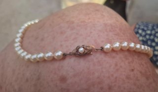 Collar corto perlas bisutería