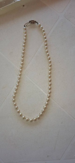 Collar corto perlas bisutería