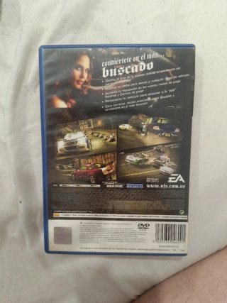 LEER. Juego PES 04 con carátula NFS Most wanted.