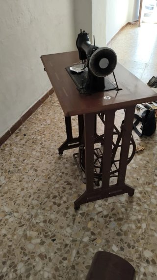 Máquina de coser Alfa antigua