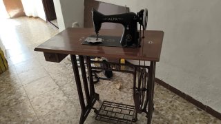 Máquina de coser Alfa antigua