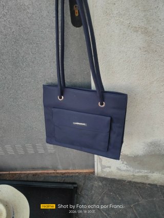 Bolso negro mujer verano playa