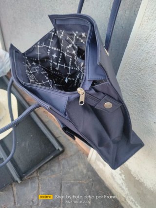Bolso negro mujer verano playa