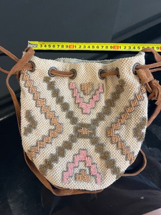 Bandolera con pedrería y flecos