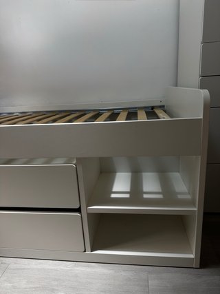 Cama IKEA SLÄKT con almacenaje + barandilla