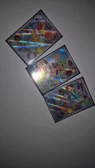 Trío de cartas Pokémon Kalos