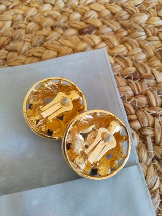 Pendientes vintage dorados con brillantes y piedra