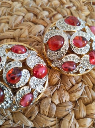 Pendientes vintage dorados con brillantes y piedra